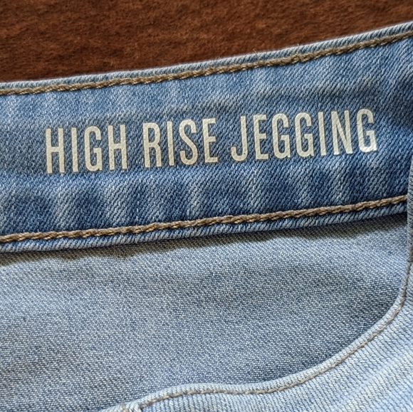 So High Rise Distressed Jegging - Picture 9 of 16